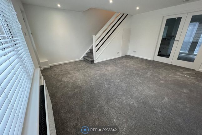 Clifton Court, Kingston Park, Newcastle Upon Tyne photo 3