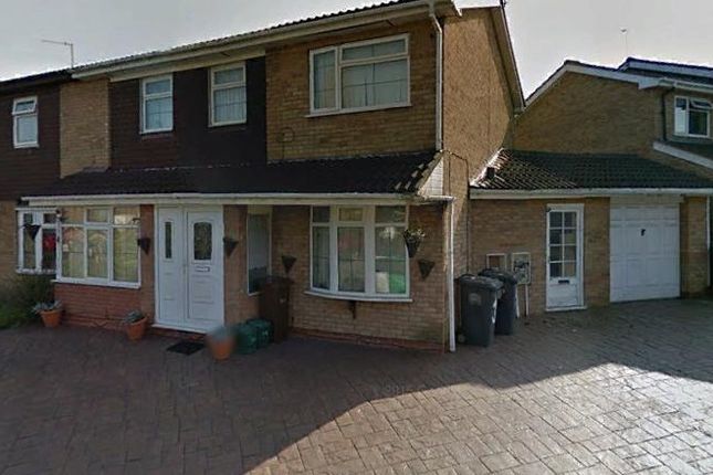 5 bed detached house to rent in Lauder Close, Willenhall