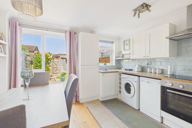 8, Englefield, Horsham photo 4