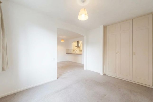 Flat 1, Oak Lodge, 21, Thicket Road, SUTTON photo 4