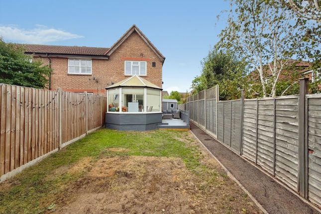 6 Oswald Close, Warfield, Berkshire photo 2