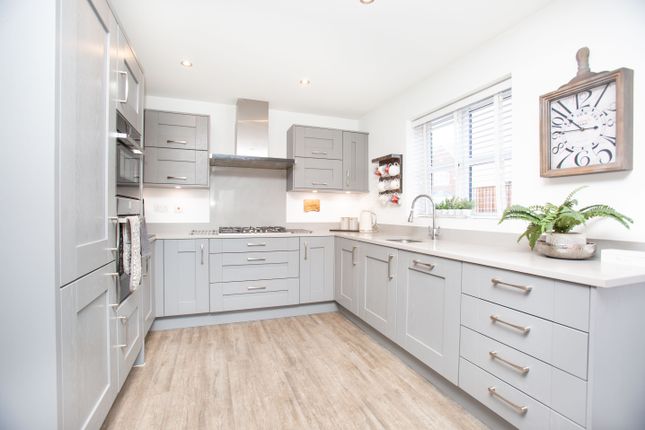 2, Wulfric Avenue, Atherstone photo 4