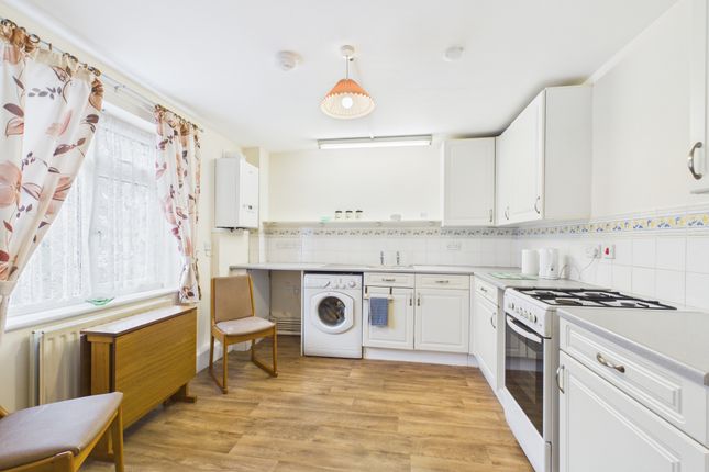 96 Woollerton Court, Princes Risborough photo 2