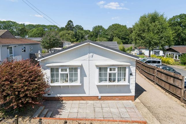 33 Wyatts Covert, Uxbridge photo 3