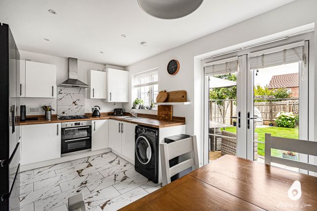 28 Sandown Road, Bicester, Oxfordshire photo 2