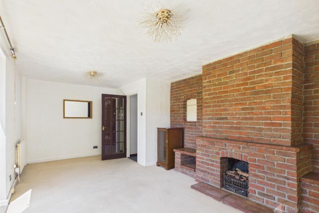 107, Pennymead, Harlow photo 3