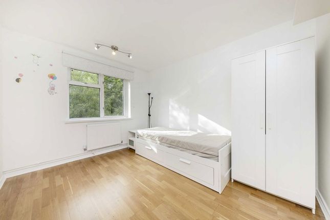 Flat 29, Totland House, 2, Vermont Road, London photo 4