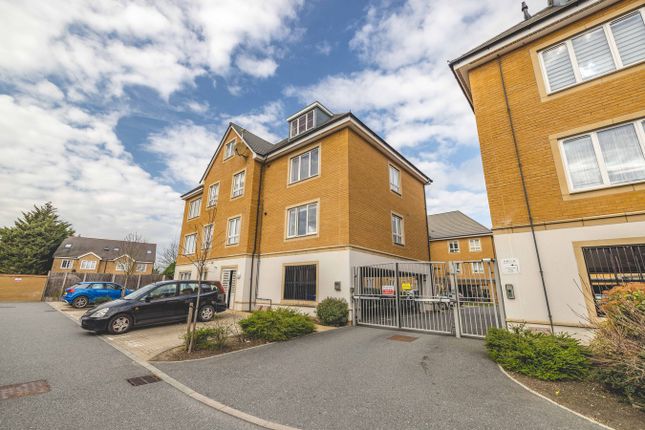 1-bed flat on Flat 10, 21, Kenyon Way, Langley, £92,000