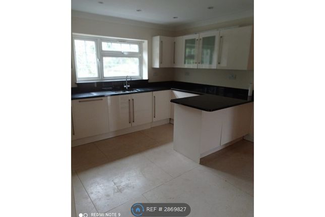 Acacia Avenue, Wraysbury, Staines-Upon-Thames photo 3