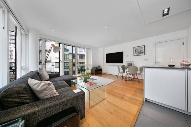 Flat for sale in Yeo Street, Mile End, London