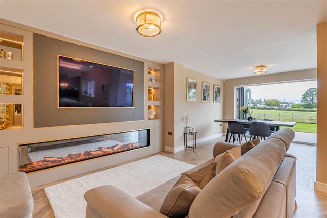 3, Pear Tree Close, Chorley photo 2