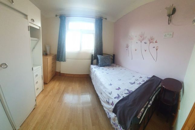 Thumbnail Room to rent in Colville Road, London