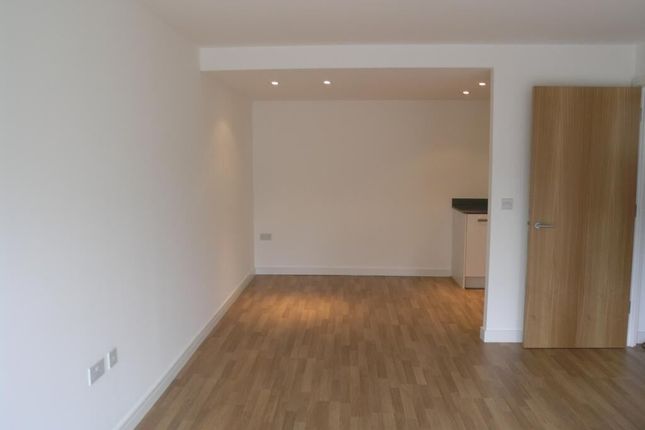 Flat to rent in Perry Vale, London
