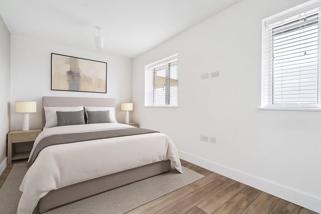 (Flat 3), 32, Laurels Road, Buckinghamshire photo 2