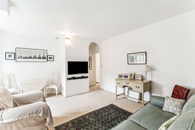 Flat for sale in Vicarage Crescent, London