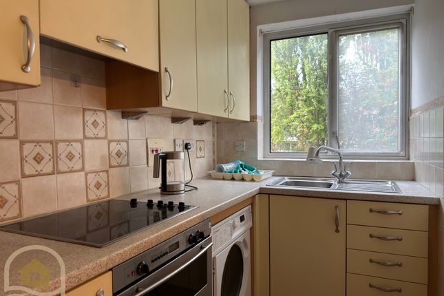 Flat 32, Thackeray Court, London photo 5