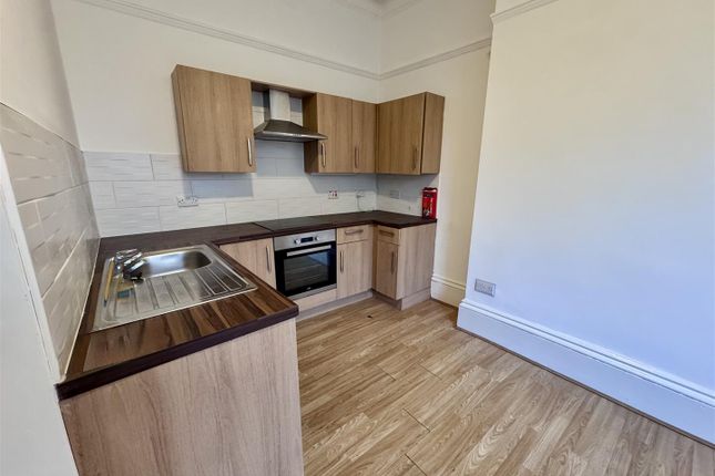 Cromwell Terrace, Scarborough photo 4