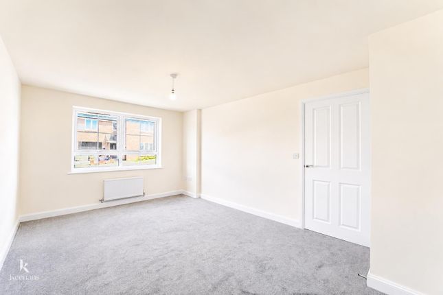 8, Burdock Pass, Blackburn photo 2