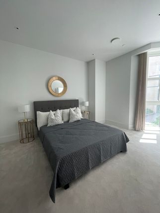 Flat to rent in Millbank