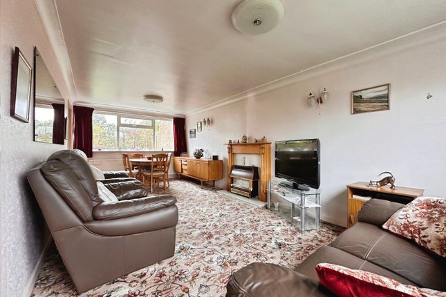 17, Thirlmere Gardens, Leeds photo 2