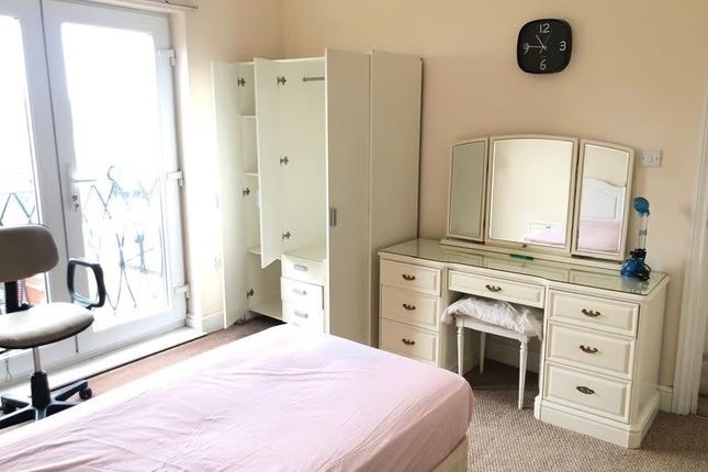 Thumbnail Room to rent in Wolves Lane, London