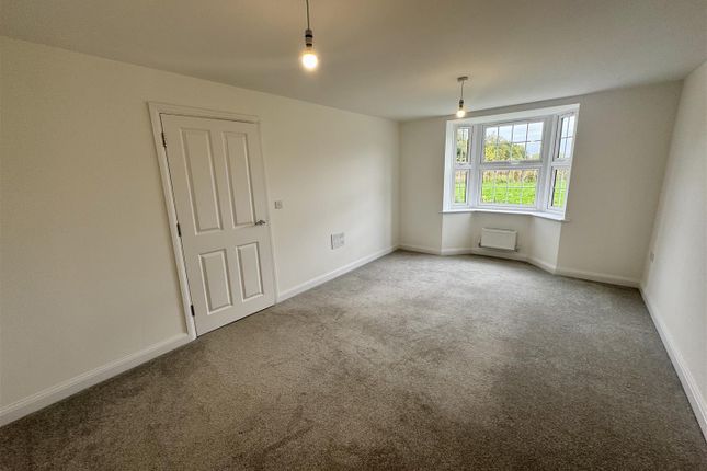 9, Peregrine Close, Newent photo 4