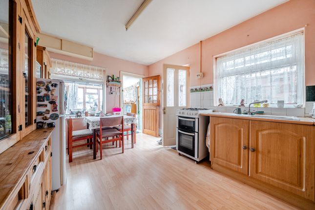 26 Colin Road, Taunton photo 3