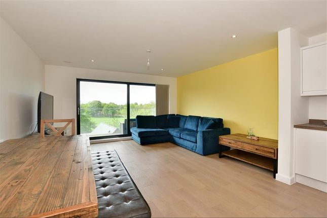 Flat for sale in Leacon Road, Ashford, Kent