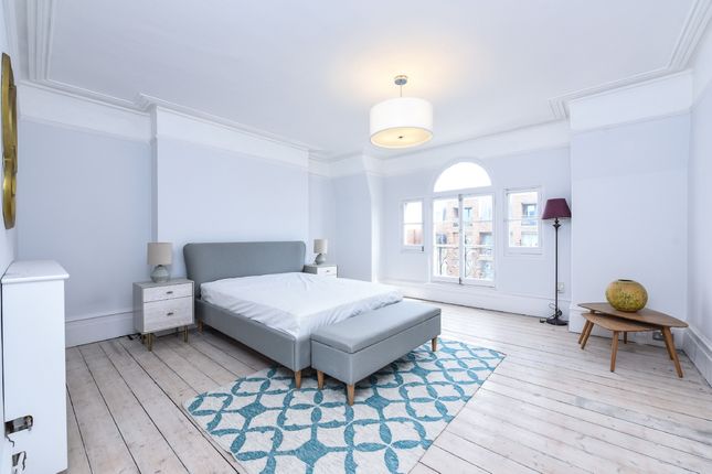 Flat to rent in Fortune Green Road, London