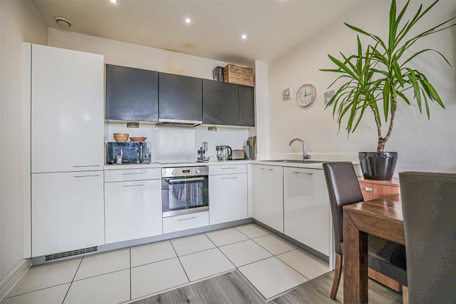 188 KD Tower, Cotterells, Hemel Hempstead photo 2