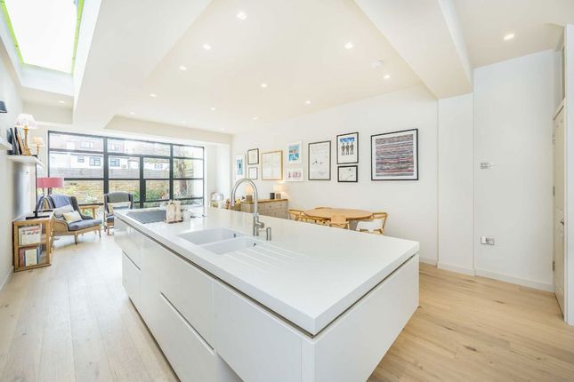 86, Kingscourt Road, London photo 2
