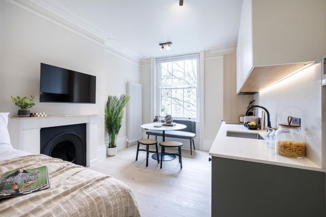32-33 Kensington Gardens Square, London photo 3