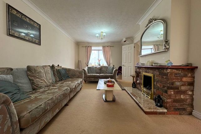 7, Snowford Close, Luton photo 3