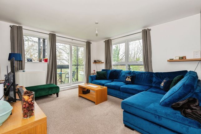 Flat 11/Maple Court, Park View Road, Leatherhead photo 2