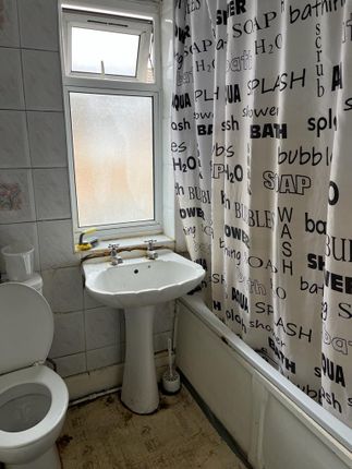 195, Grantham Road, London photo 3