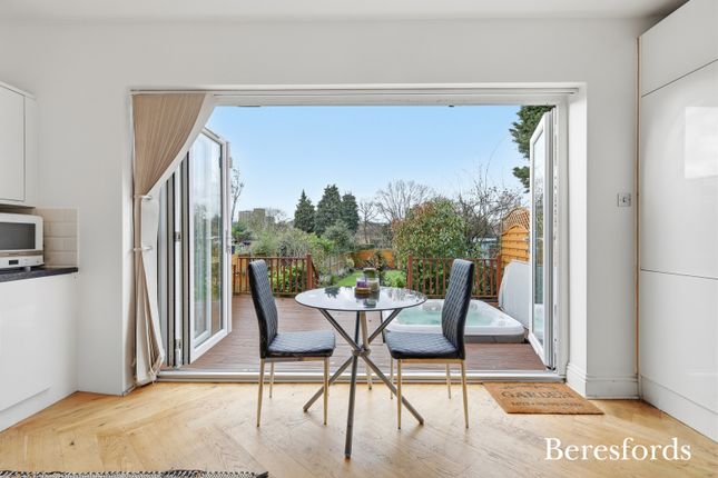 7, Lodge Avenue, Gidea Park photo 2