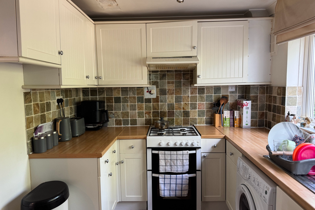 19, Hayden Court, New Haw photo 2