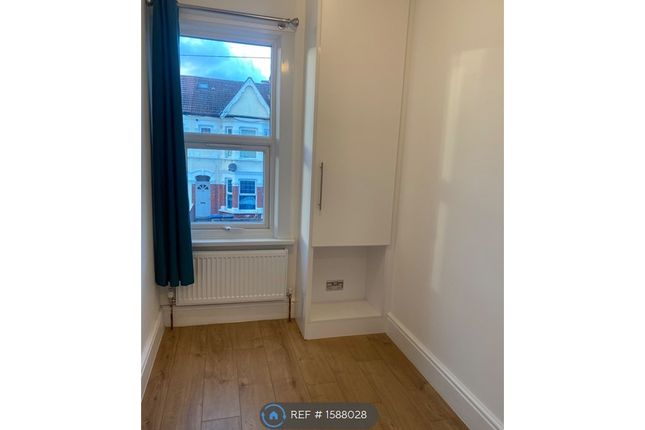 Thumbnail Room to rent in Oswald Road, Middx