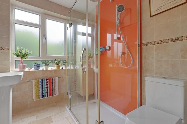 05-2257Jhpropworld - 45 Hall Drive - 25.Jpg