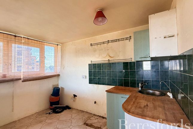 Flat 13, Uphavering House,, Parkhill Close, Hornchurch photo 4