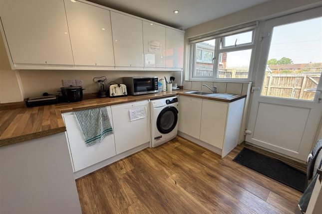 607, Queens Drive, Swindon photo 3