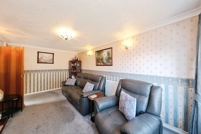 17, Worcester Avenue, Mansfield photo 4