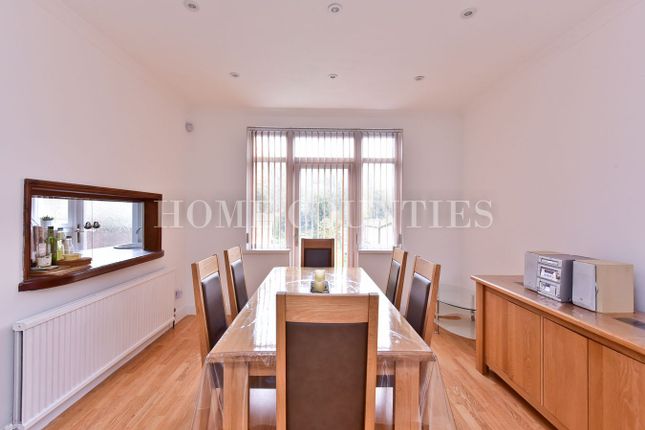 20, Hill Rise, Potters Bar photo 3