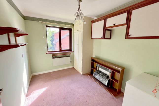 16, Meadowcroft, Bushey photo 4