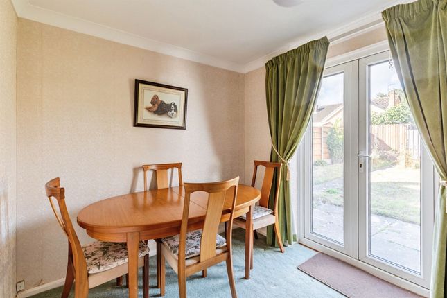 38, Scott Road, Wellingborough photo 4