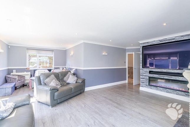 Cambridge Lodge, Hertford Drive, Stanford-Le-Hope photo 2