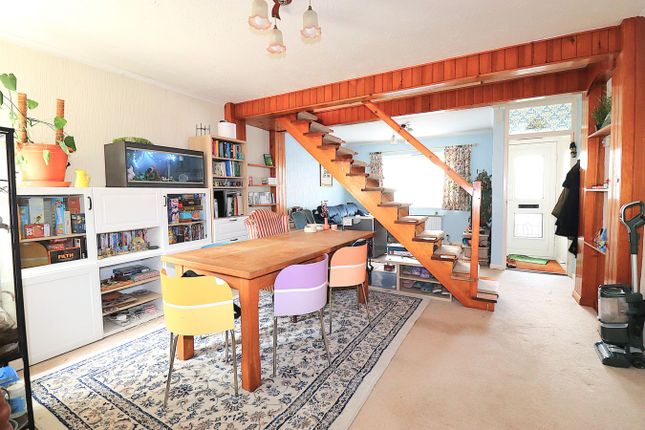 32, Yeovil Road, Farnborough photo 4