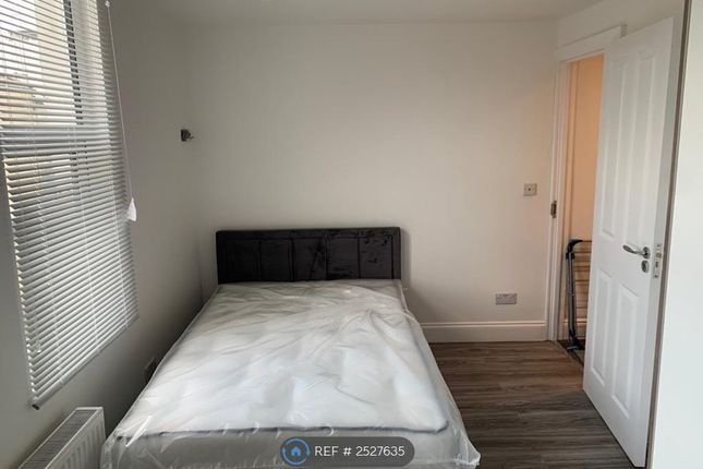 Bedroom Flat Colliers Wood Maisonette For Sale In Boundary