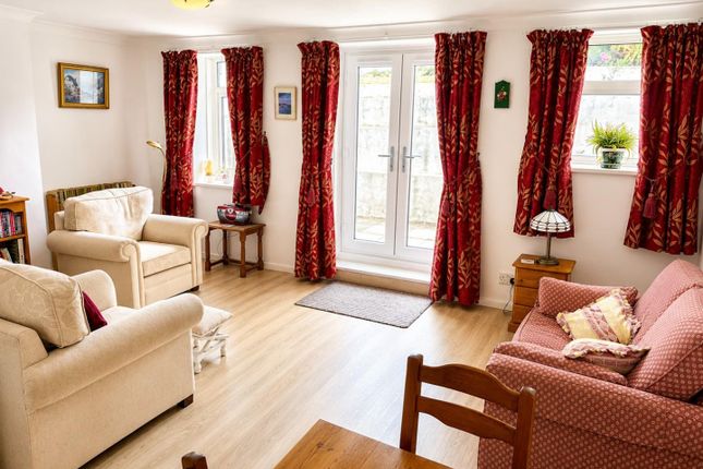 Flat 2 Commodore Court 58-60, Marine Parade, Hythe photo 4