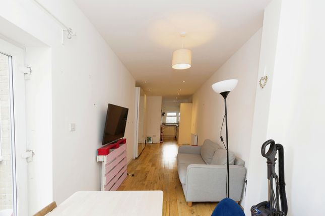 Flat for sale in Postway Mews, Ilford